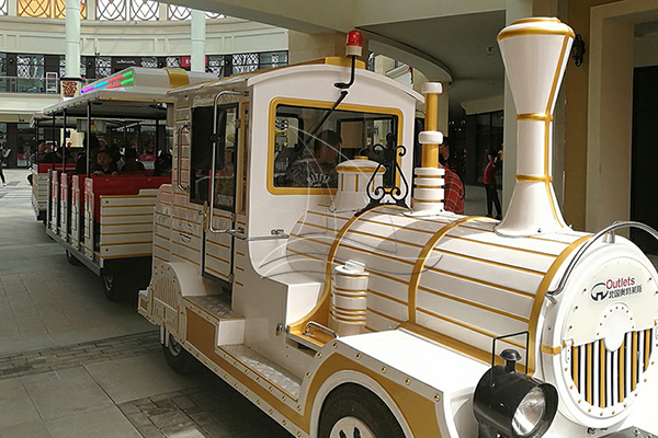 Mall trackless sightseeing train